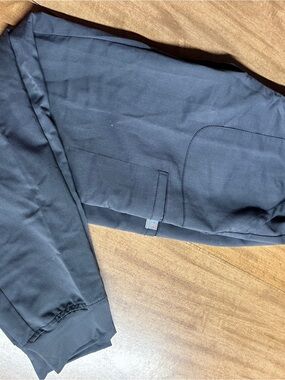 Woman gray scrub- Casual Comfort